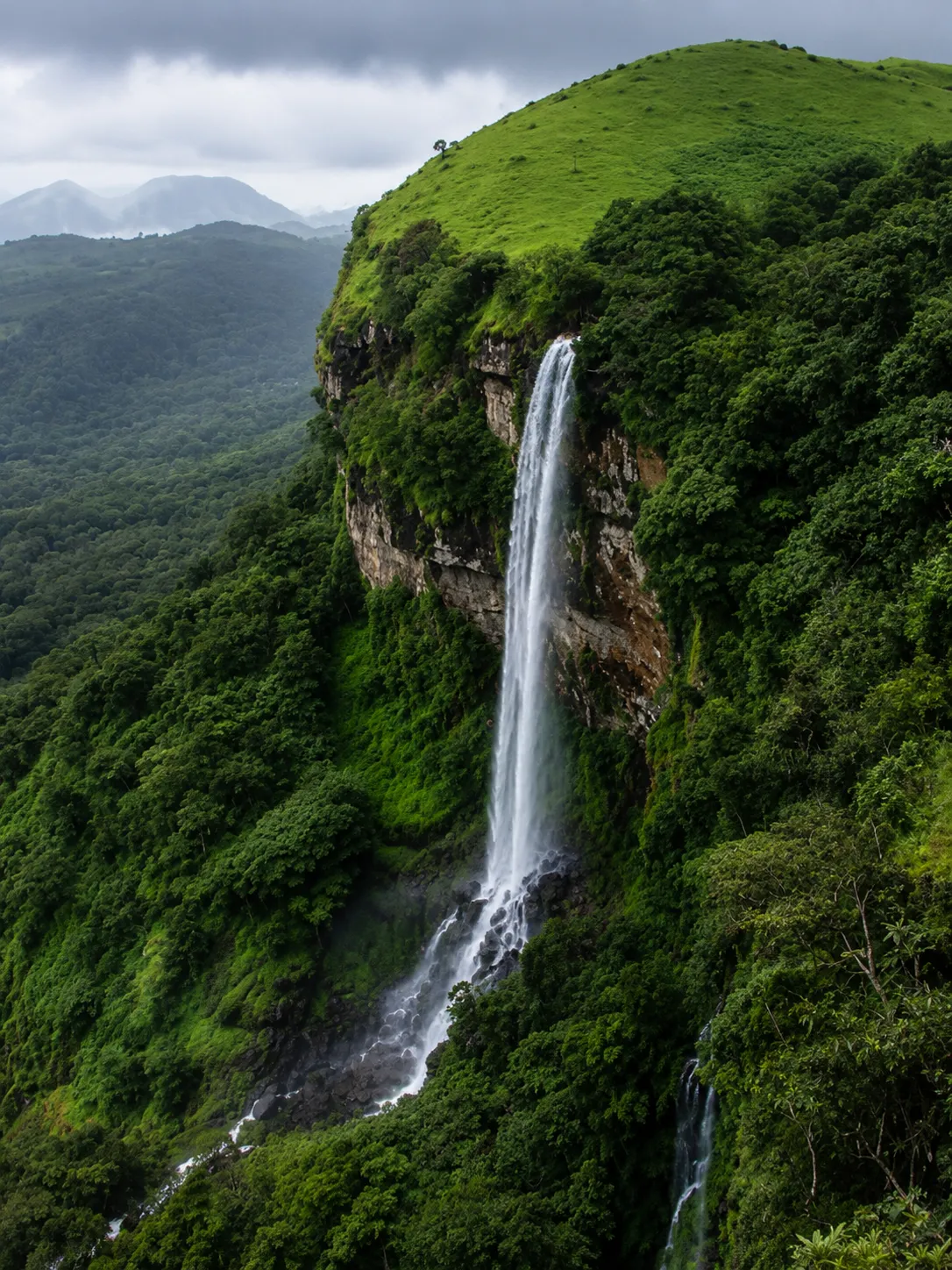 Manikyadhara Falls - refreshing cascade on Baba Budangiri circuit