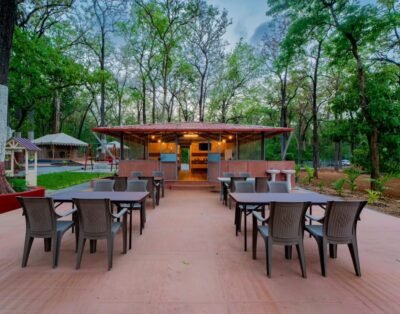 FORESRT SAFARI RETREAT